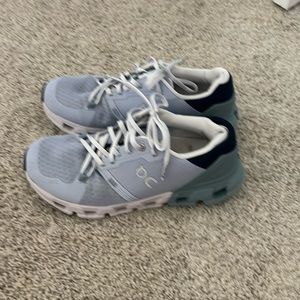 On cloud Running shoes